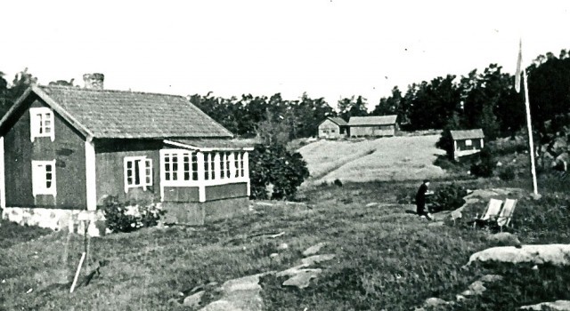 Historisk bild på hus från Björnö.